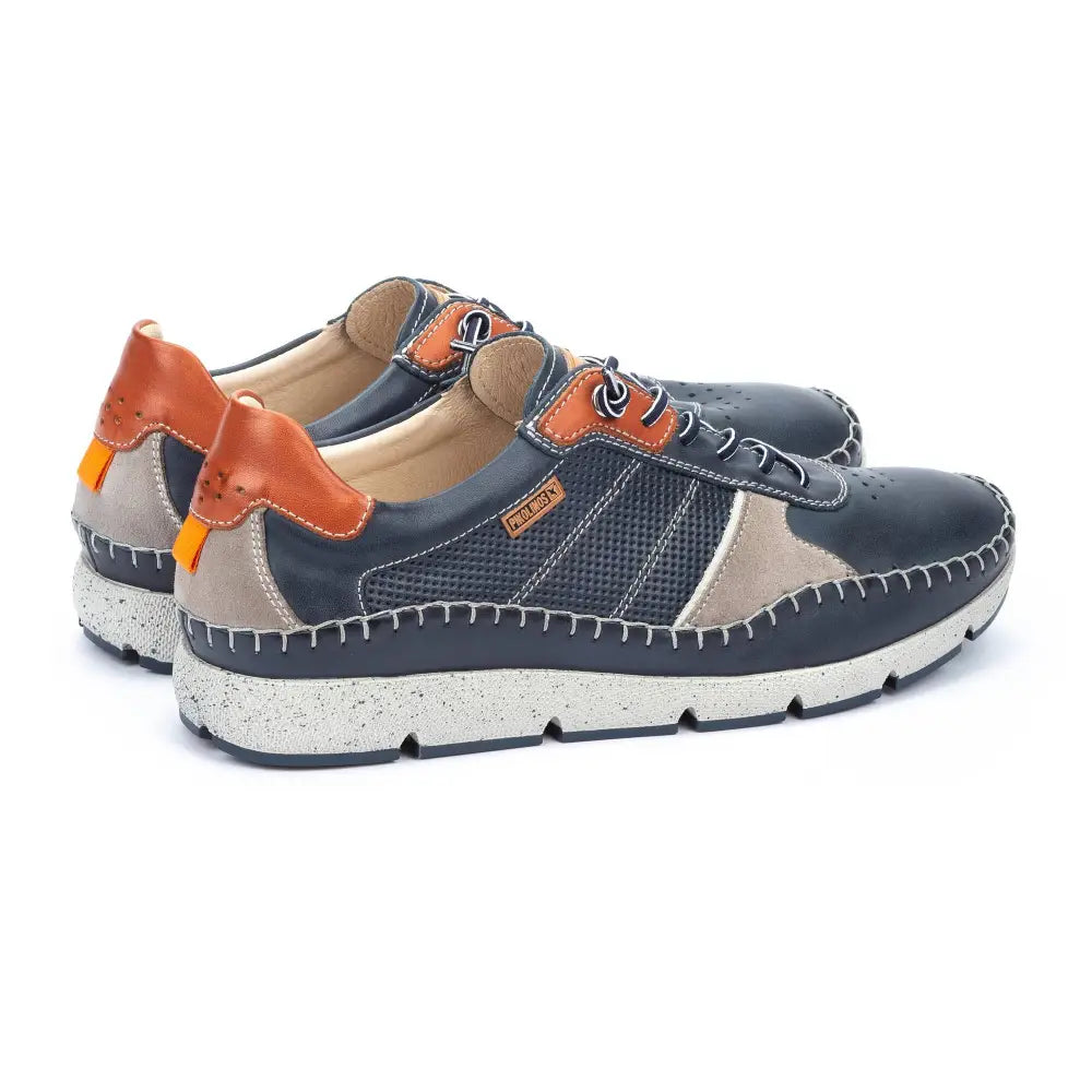 FUENCARRALMen's sneaker with hand-stitched detailing