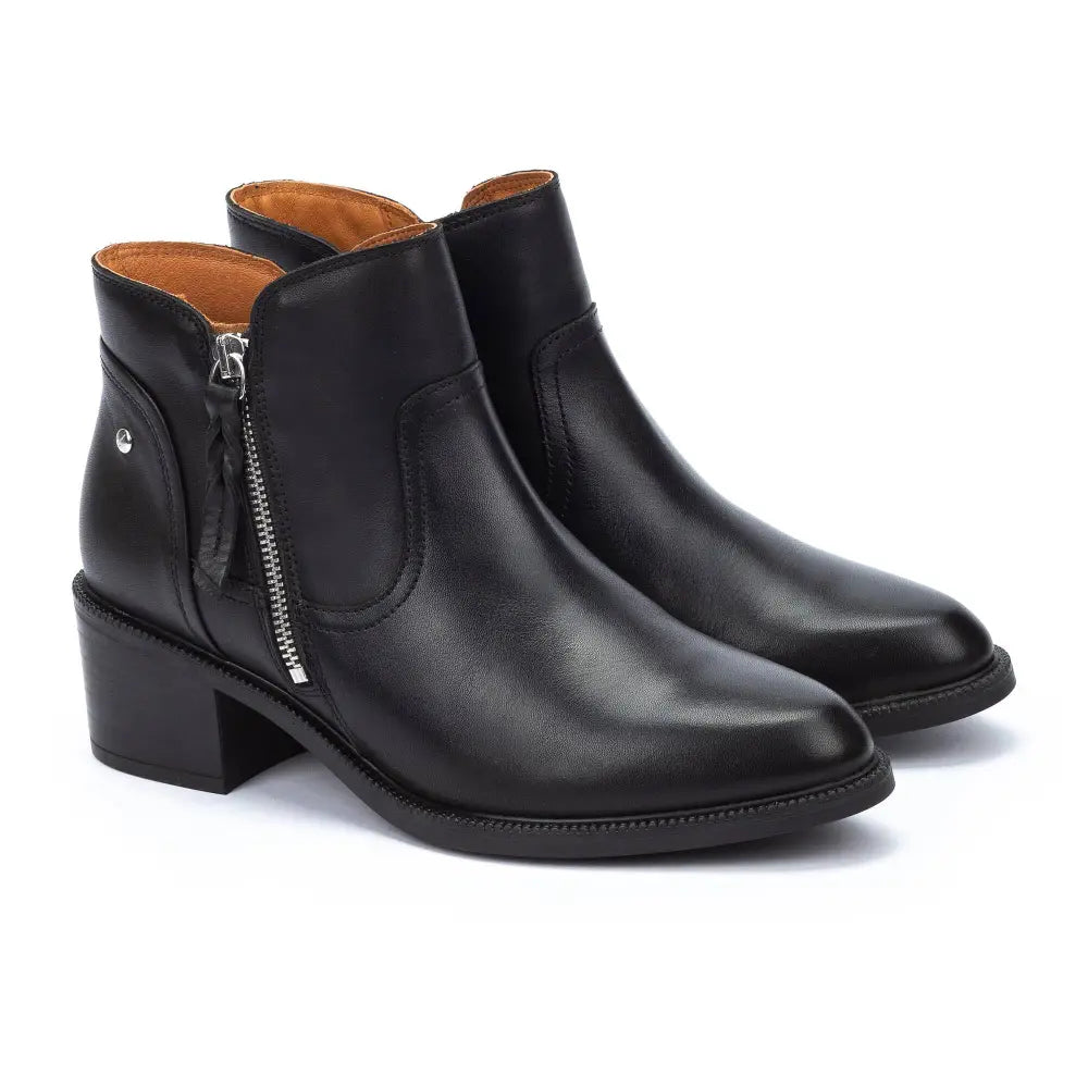 BACAROTShort ankle boots with zip