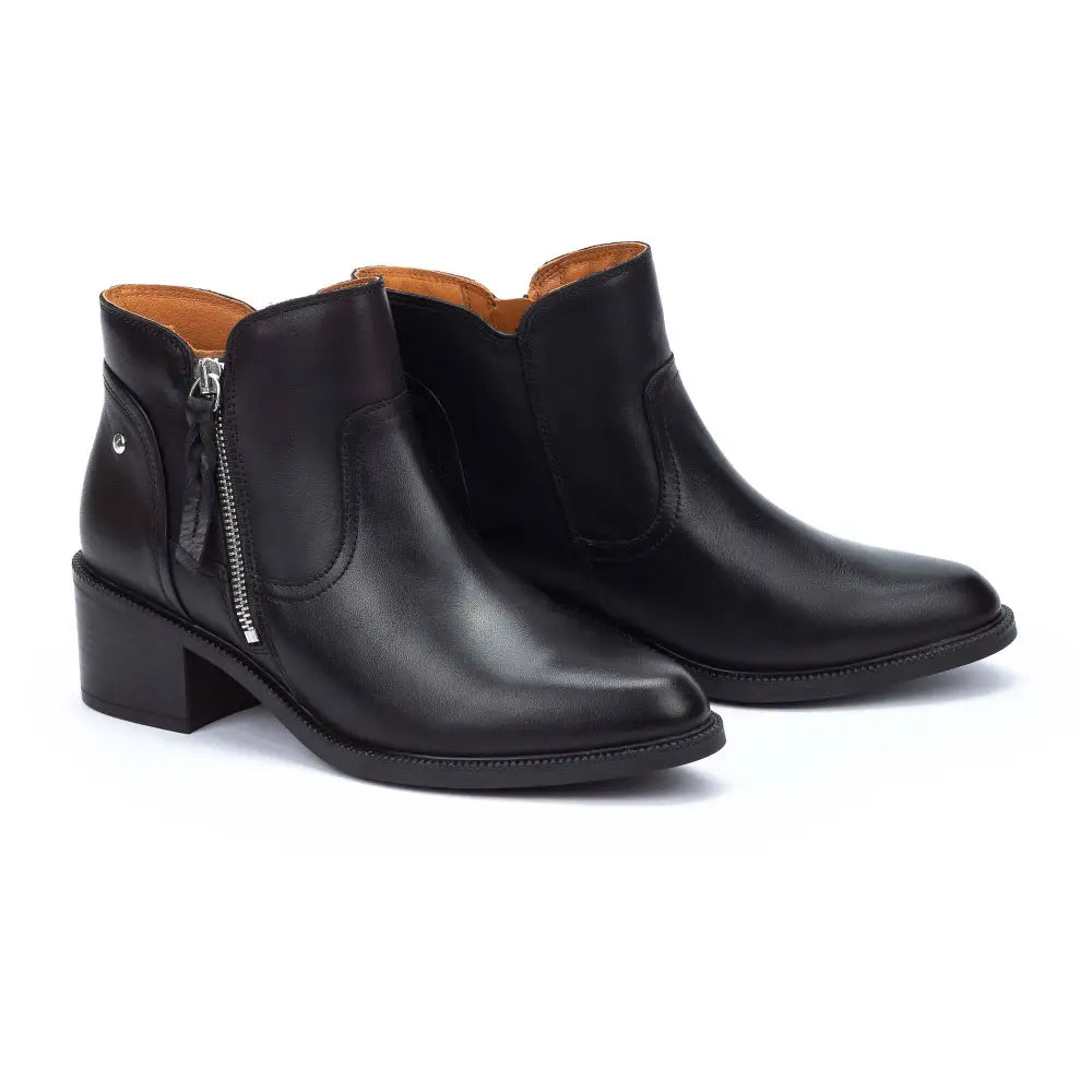 BACAROTShort ankle boots with zip
