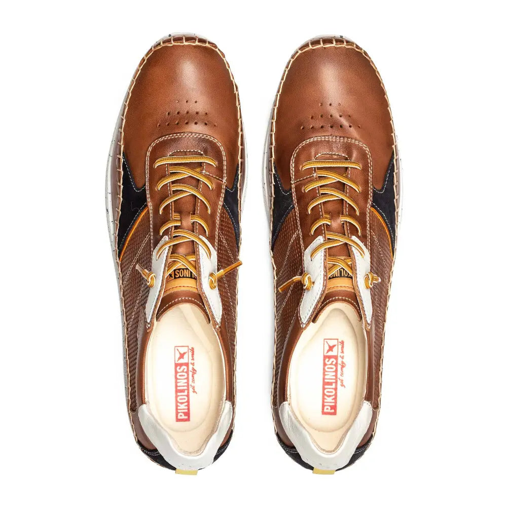 FUENCARRALMen's sneaker with hand-stitched detailing