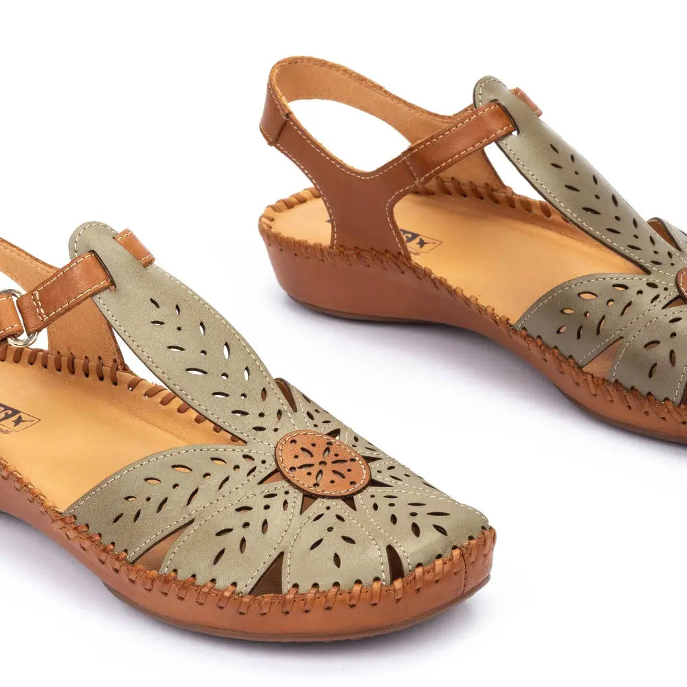 P. VALLARTAWomen's semi-open shoes with Velcro closure
