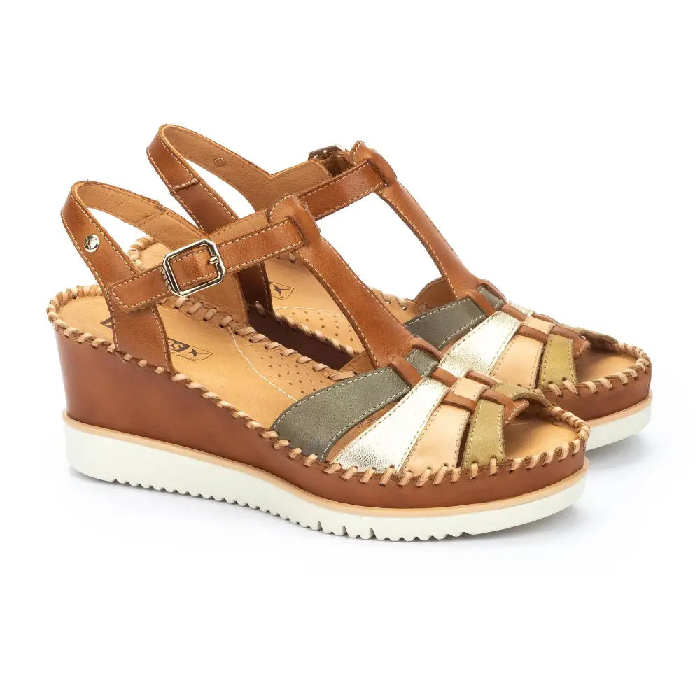 AGUADULCEWomen's wedges with Velcro closure
