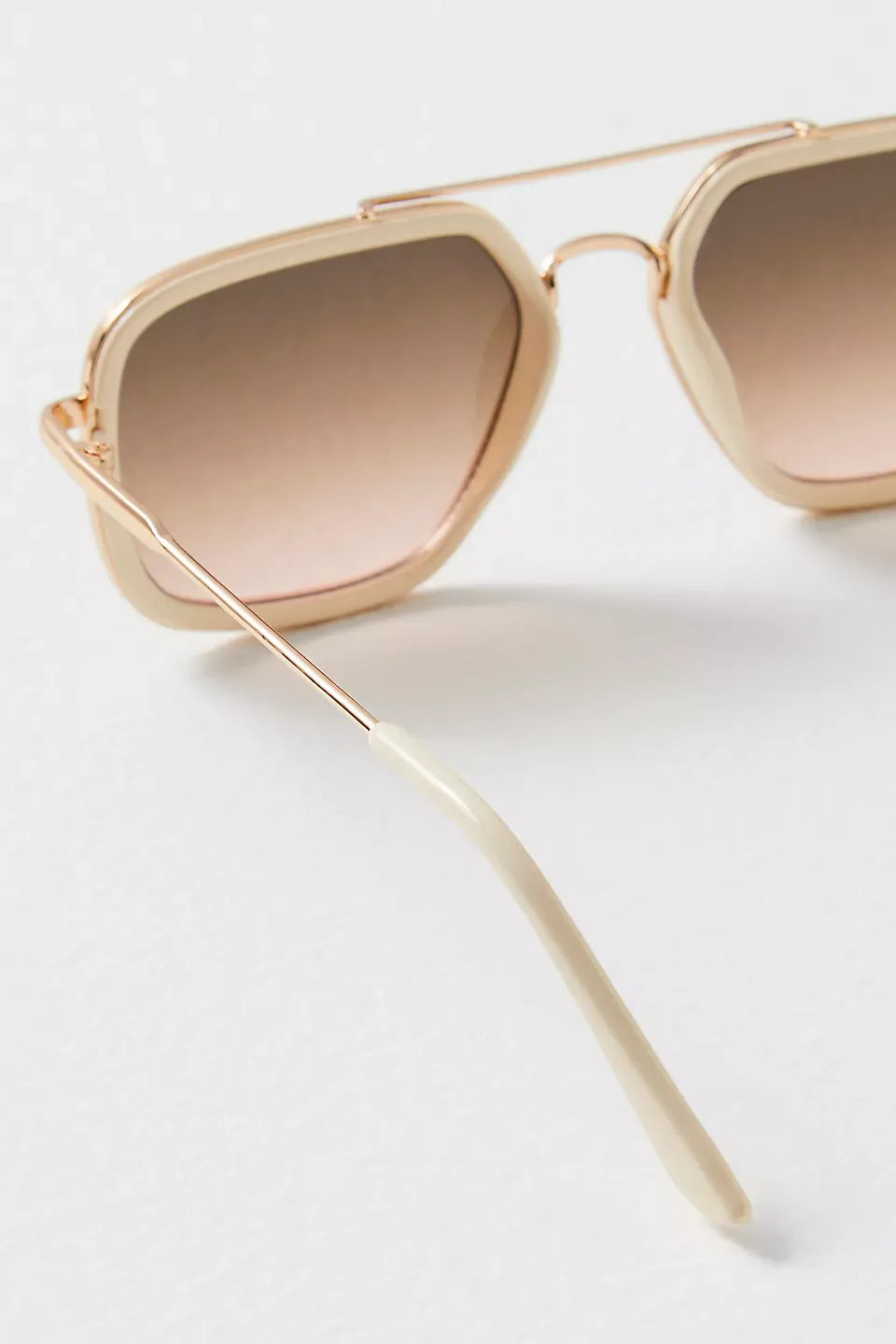 Luna Classic Aviator Sunglasses