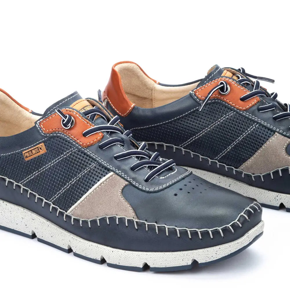 FUENCARRALMen's sneaker with hand-stitched detailing