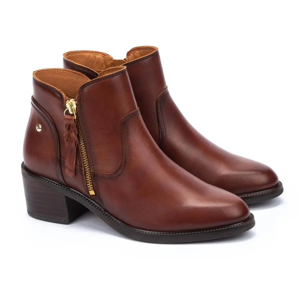 BACAROTShort ankle boots with zip
