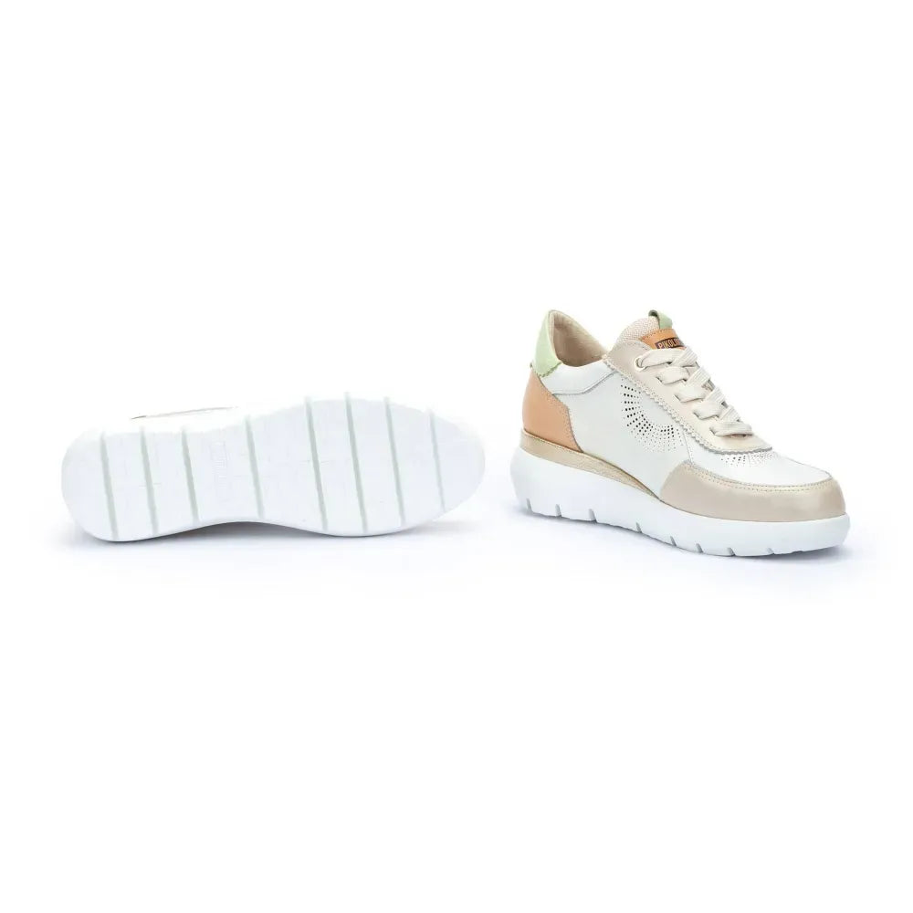 RUEDA
Deportivo con plataforma para mujer