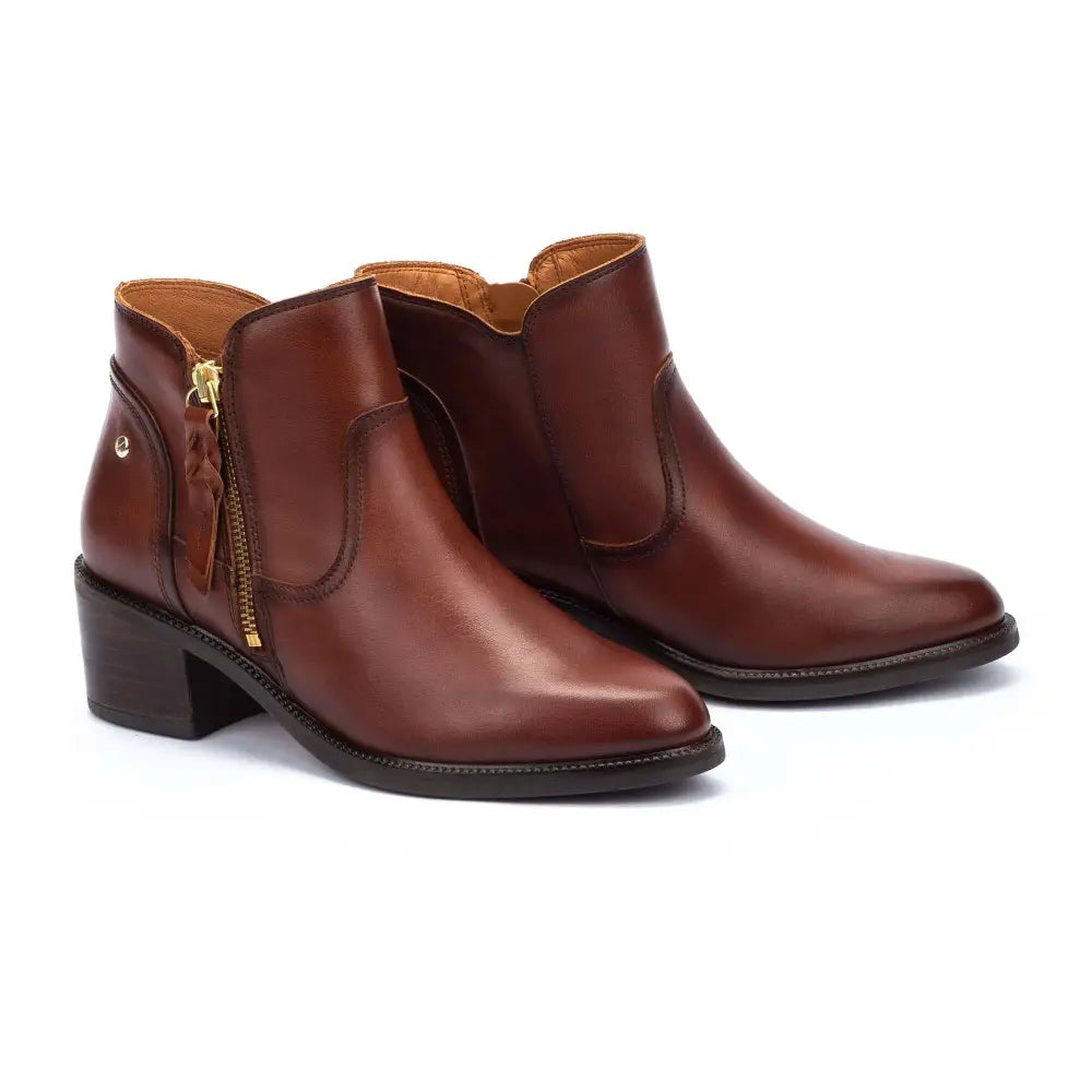 BACAROTShort ankle boots with zip