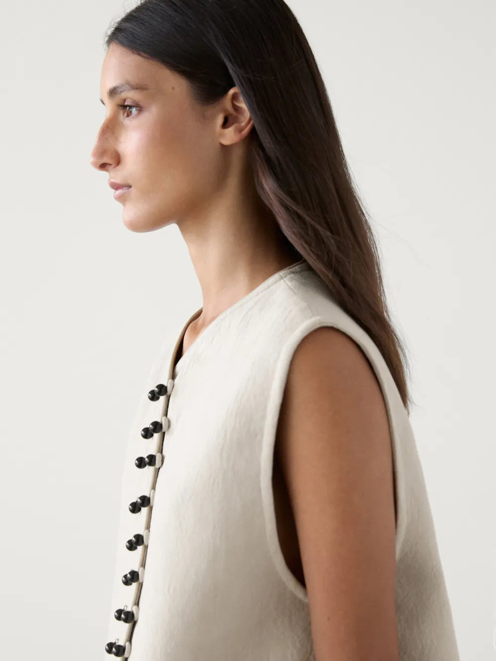 V-neck button vest