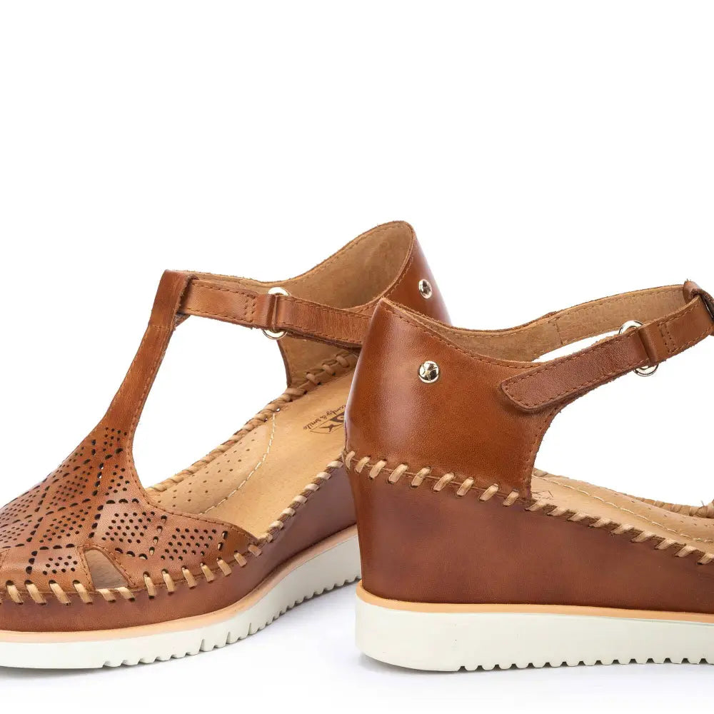 AGUADULCEWomen's closed-toe wedge sandals