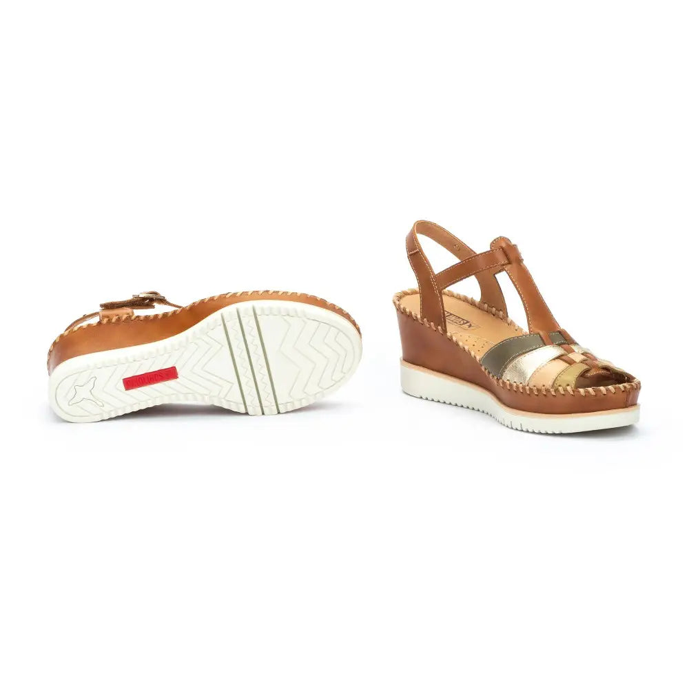 AGUADULCEWomen's wedges with Velcro closure