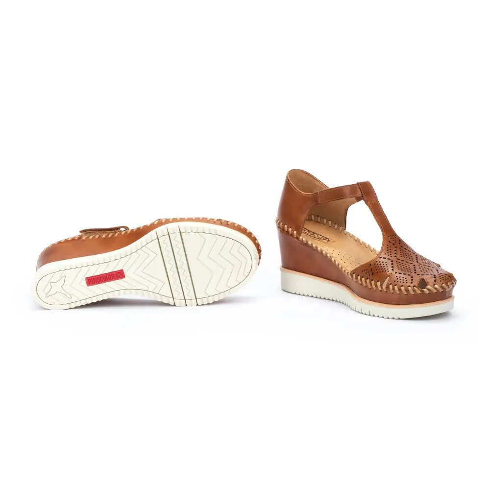 AGUADULCEWomen's closed-toe wedge sandals