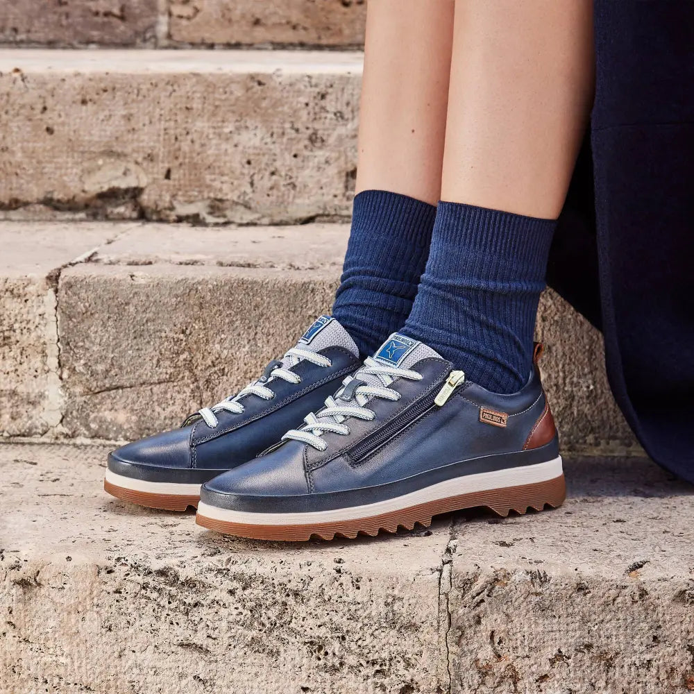 VIGOCasual shoes with laces and zip