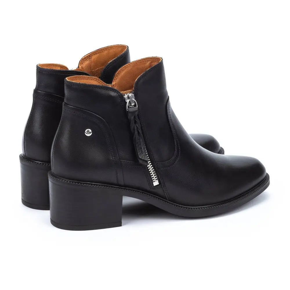 BACAROTShort ankle boots with zip
