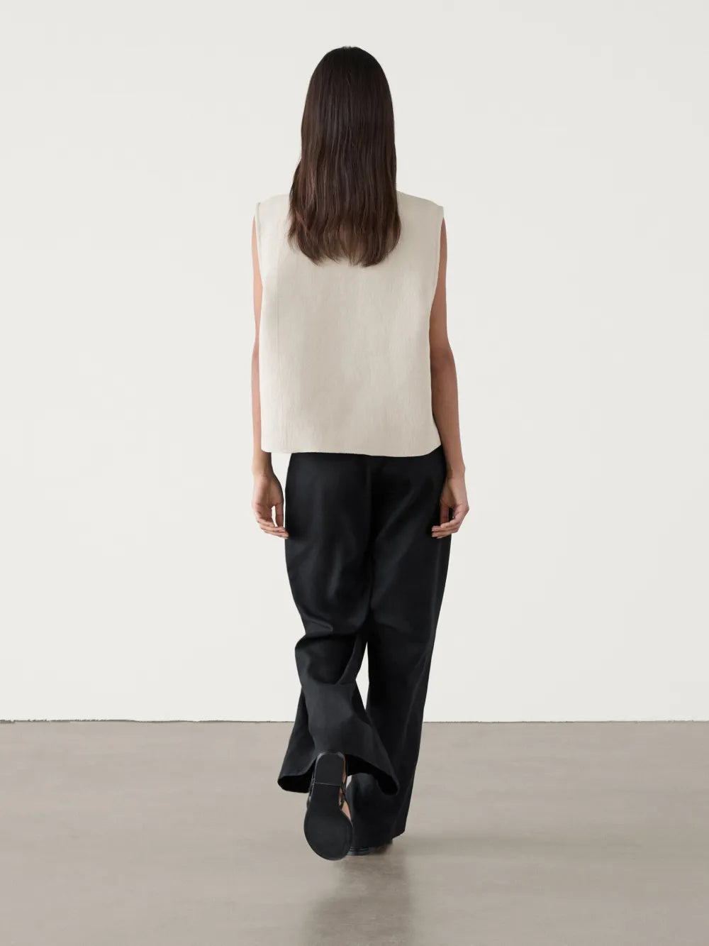 V-neck button vest