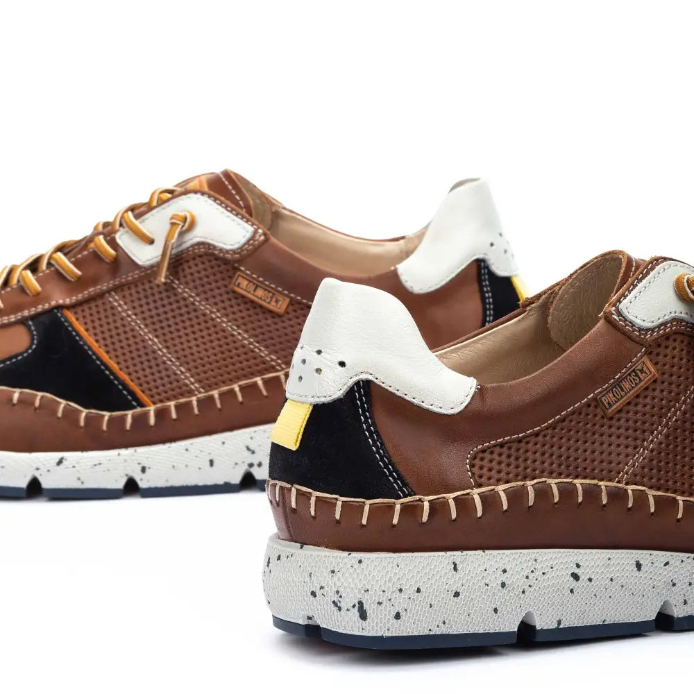 FUENCARRALMen's sneaker with hand-stitched detailing