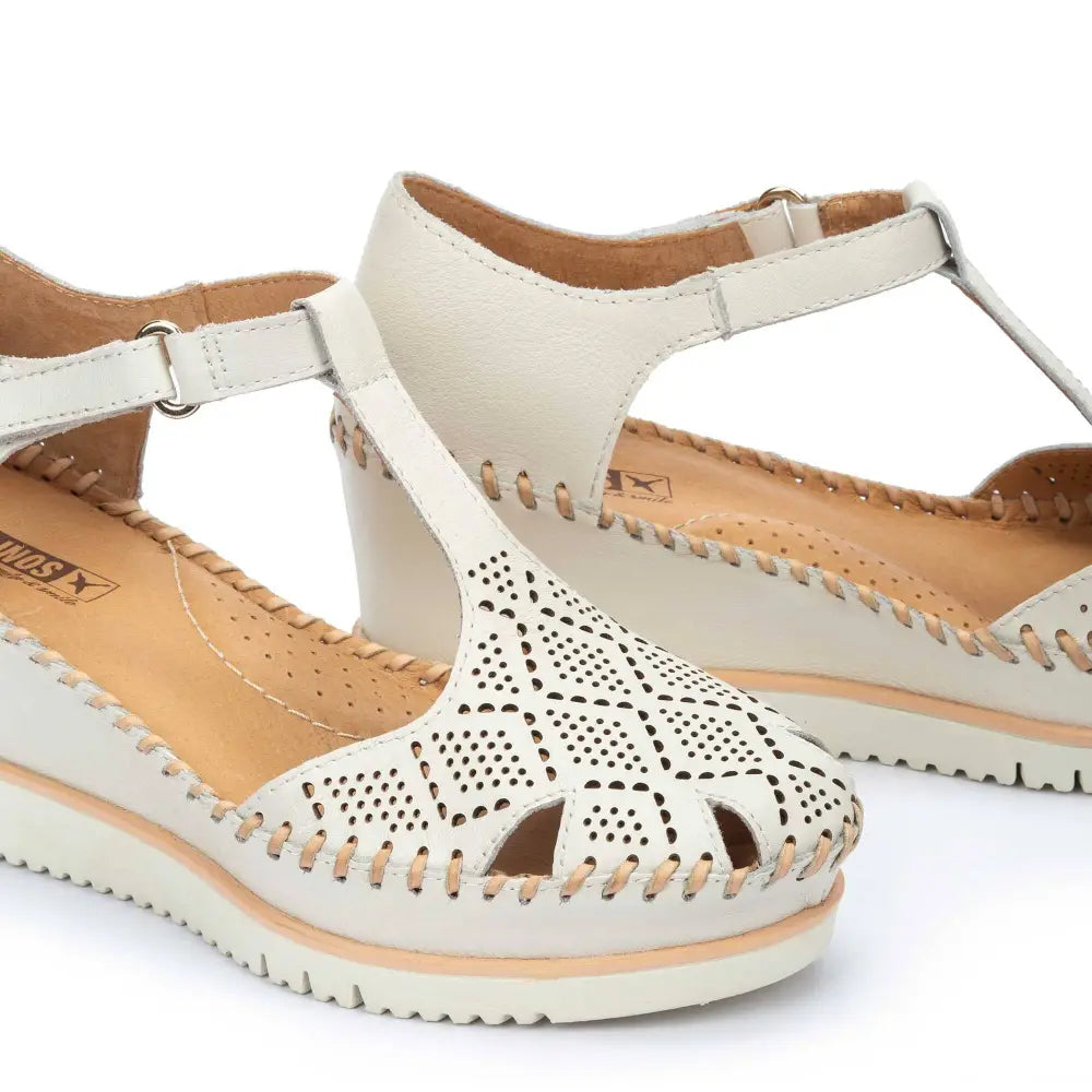 AGUADULCEWomen's closed-toe wedge sandals