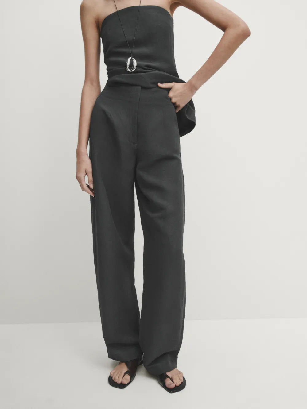 Pantalón traje total look con lino