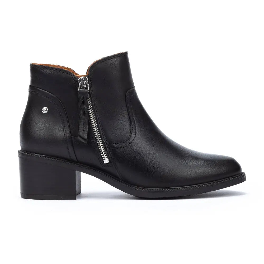 BACAROTShort ankle boots with zip