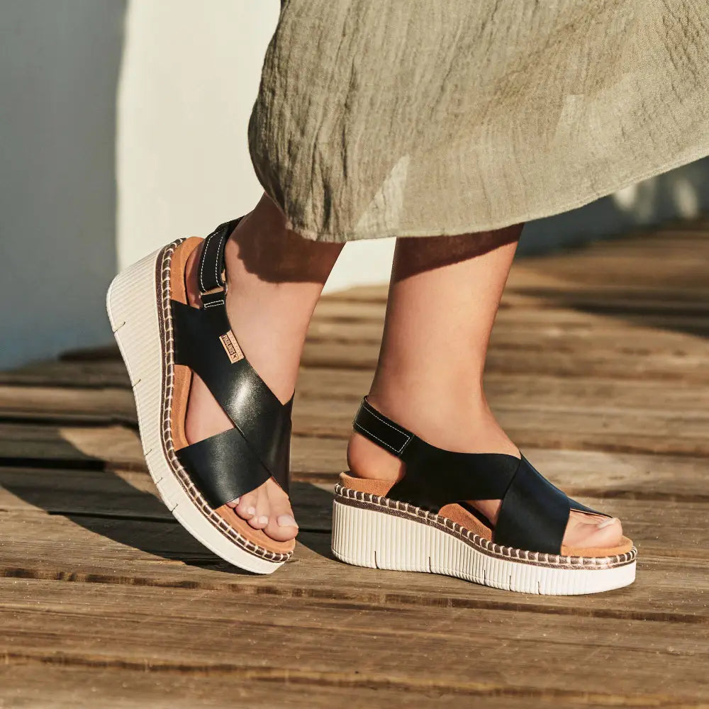 GOMERAWomen's wedges with Velcro closure