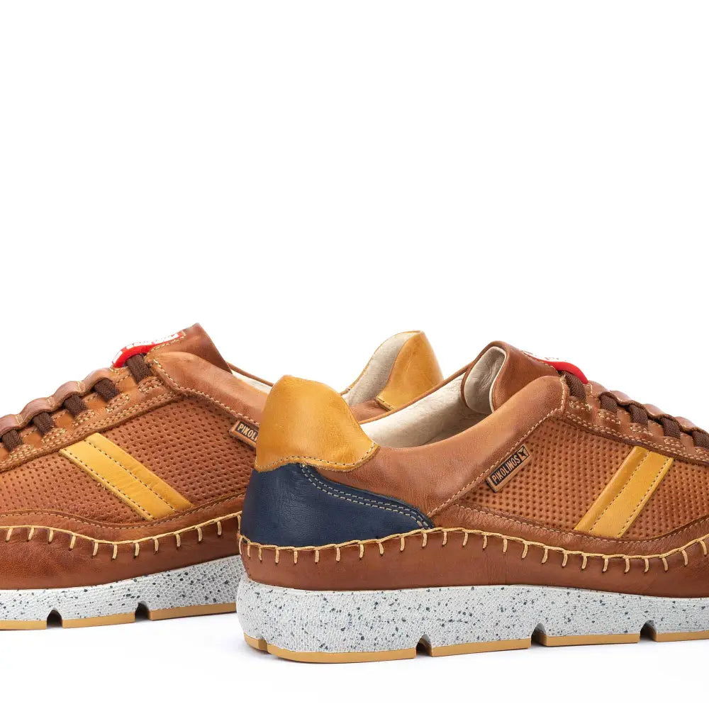 FUENCARRALMulti-coloured sneakers with stitching