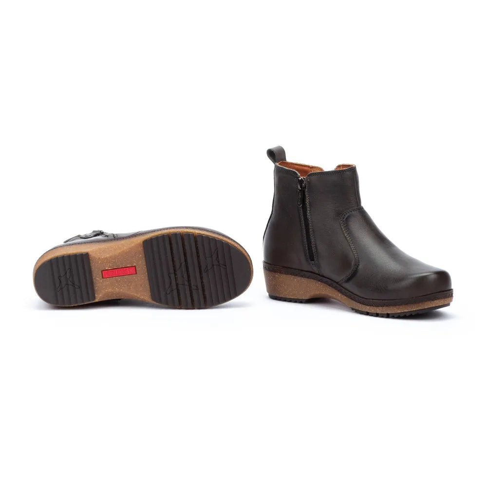 GRANADAWomen’s ankle boots with zip