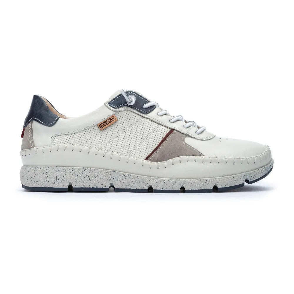 FUENCARRALMen's sneaker with hand-stitched detailing