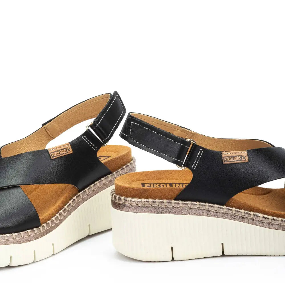 GOMERAWomen's wedges with Velcro closure