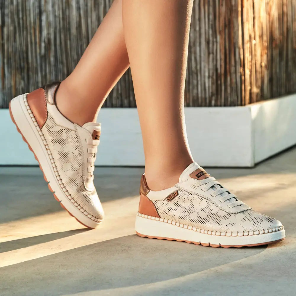 ARENASWomen's elasticated trainers