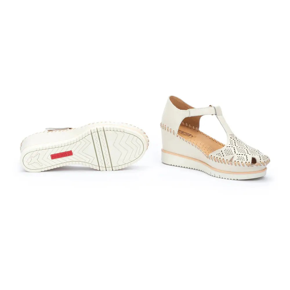 AGUADULCEWomen's closed-toe wedge sandals