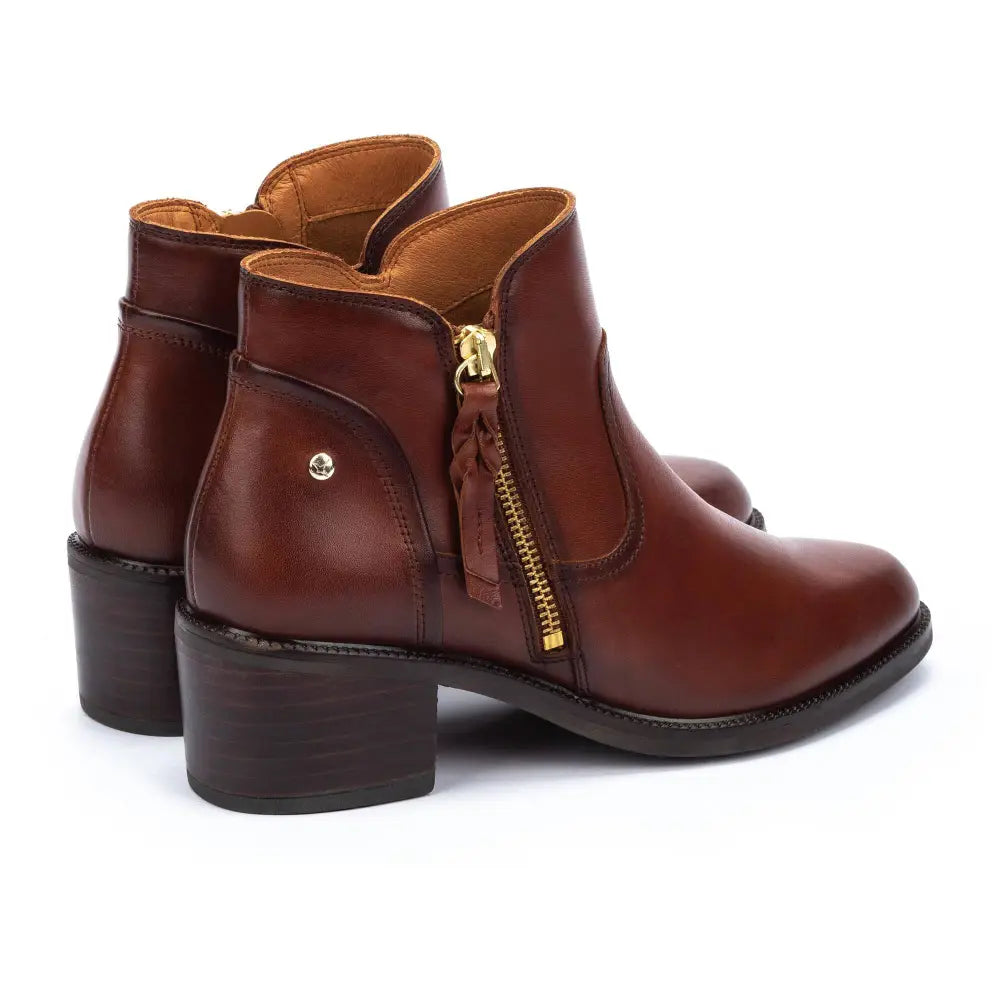 BACAROTShort ankle boots with zip