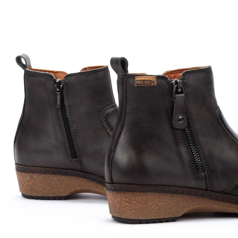 GRANADAWomen’s ankle boots with zip