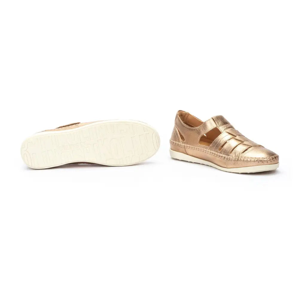 SOLLERWomen's semi-open shoes with Velcro closure.