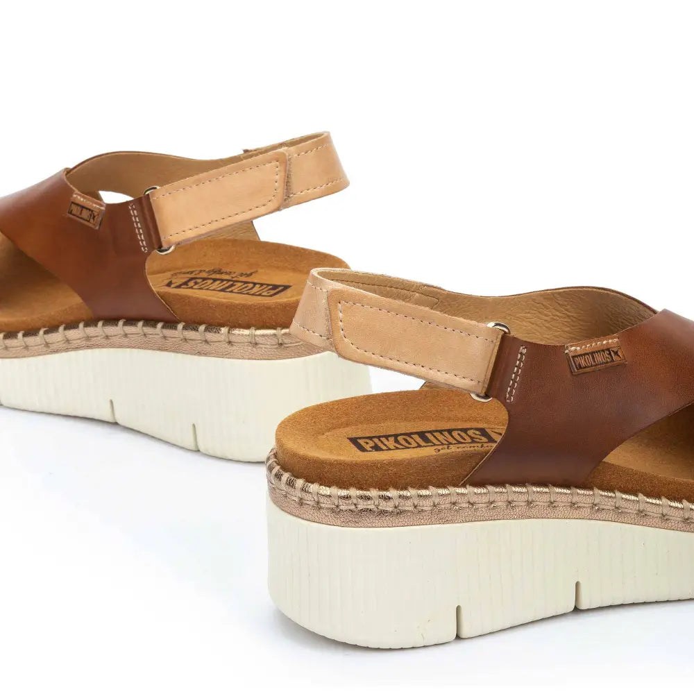 GOMERAWomen's wedges with Velcro closure