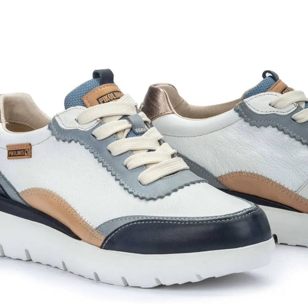 RUEDA
Deportivo con plataforma para mujer