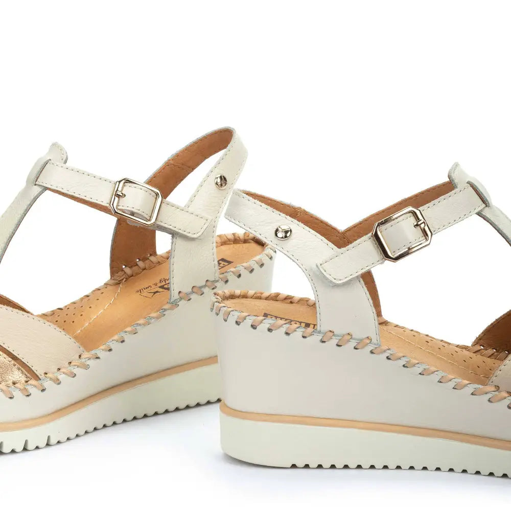 AGUADULCEWomen's wedges with Velcro closure