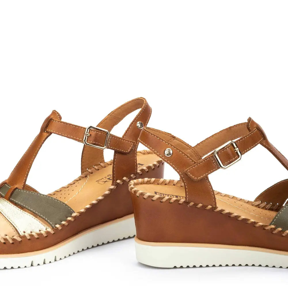 AGUADULCEWomen's wedges with Velcro closure