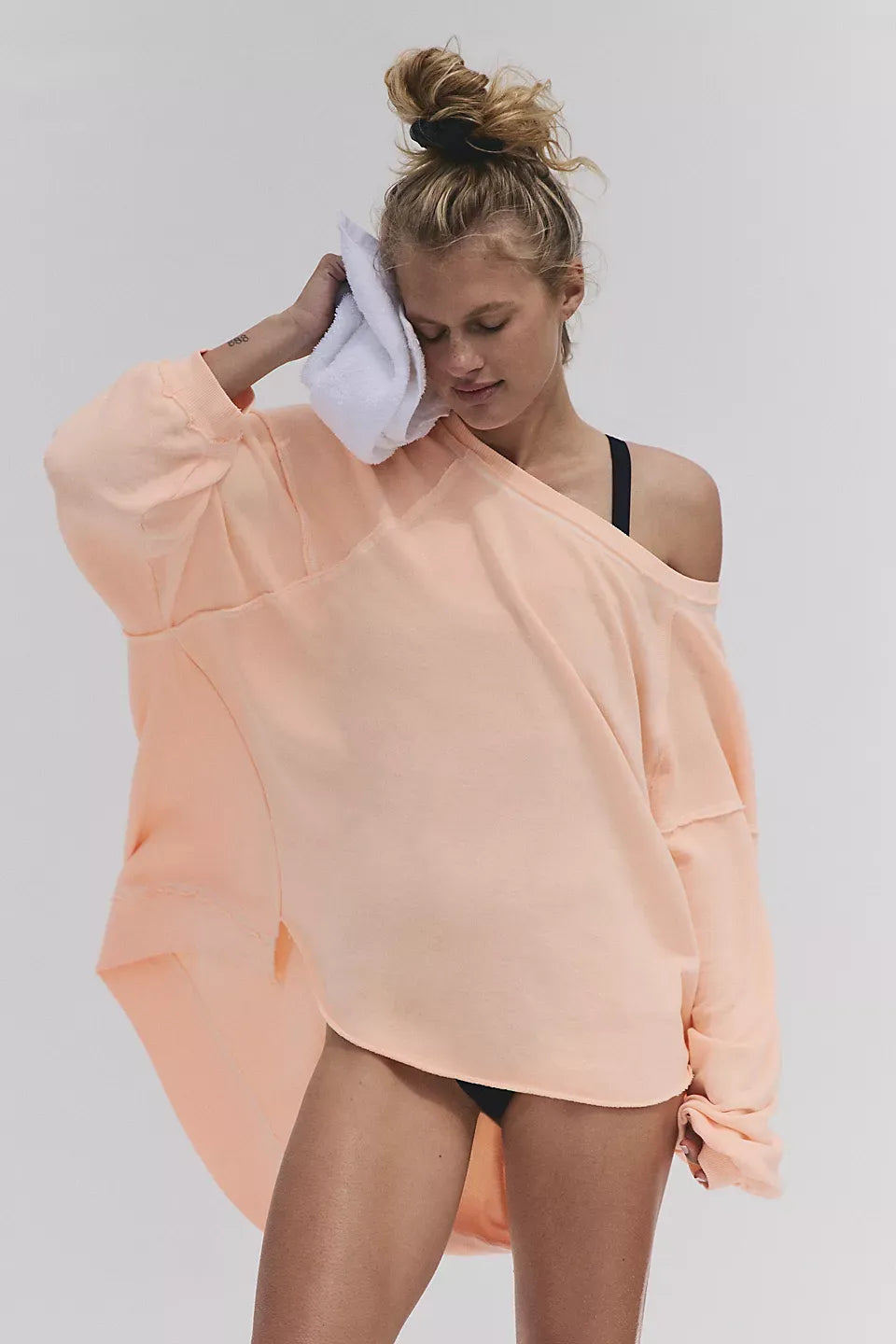 One To Beat Pullover