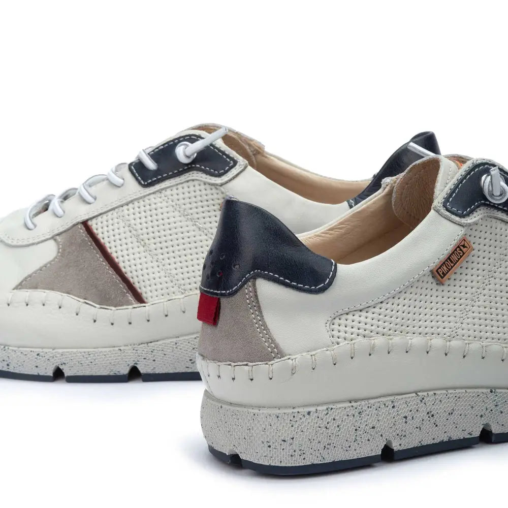FUENCARRALMen's sneaker with hand-stitched detailing