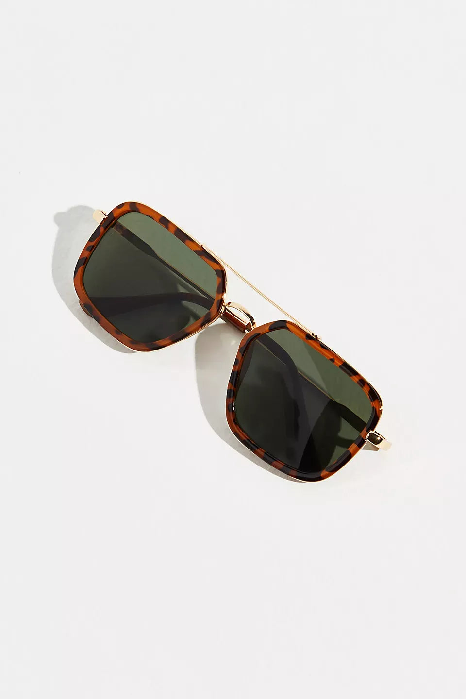 Luna Classic Aviator Sunglasses